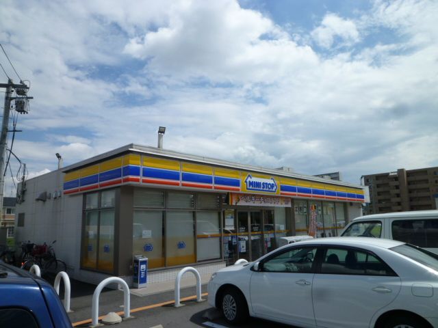 コンビニ　ミニストップ（コンビニ）まで490m