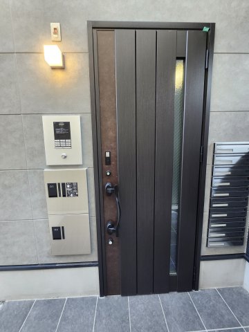 エントランス　オートロック付きで安心です