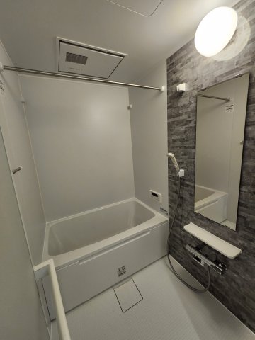 バス・シャワールーム　落ち着いた空間のお風呂です