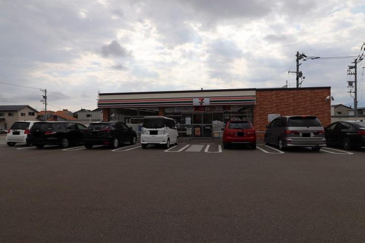 コンビニ　セブンイレブン（コンビニ）まで1291m