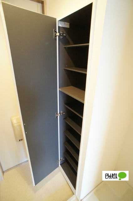 玄関　大きなシューズボックス