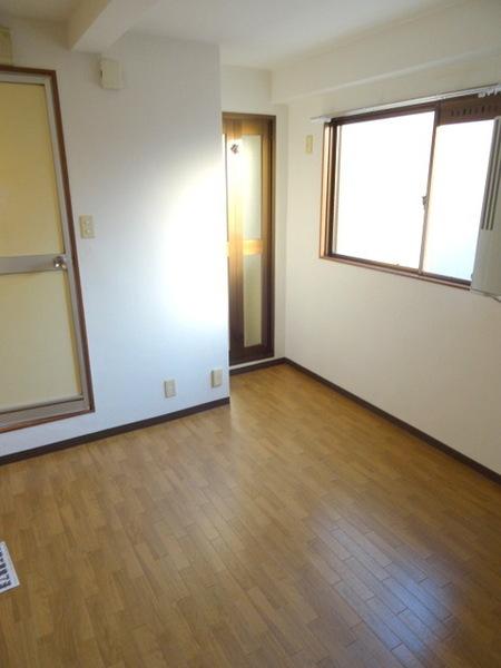 居室・リビング　★自然光入る窓★