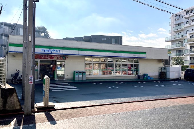 コンビニ　ファミリーマート 大田南馬込五丁目店（コンビニ）まで831m