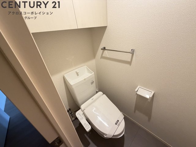 トイレ　温水洗浄便座付きのトイレです♪