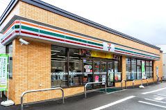 コンビニ　セブンイレブン札幌真駒内幸町店（コンビニ）まで196m