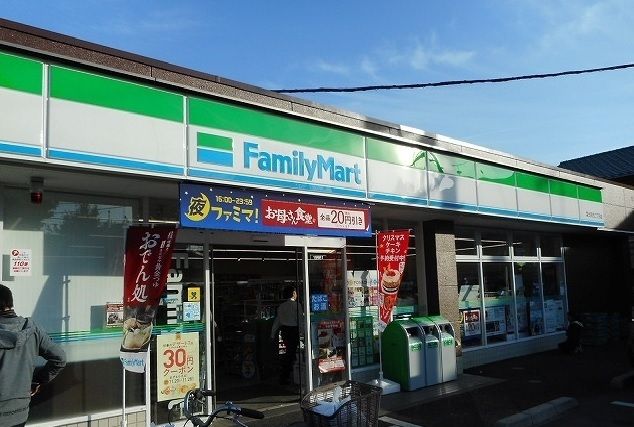 コンビニ　ファミリーマート（コンビニ）まで50m