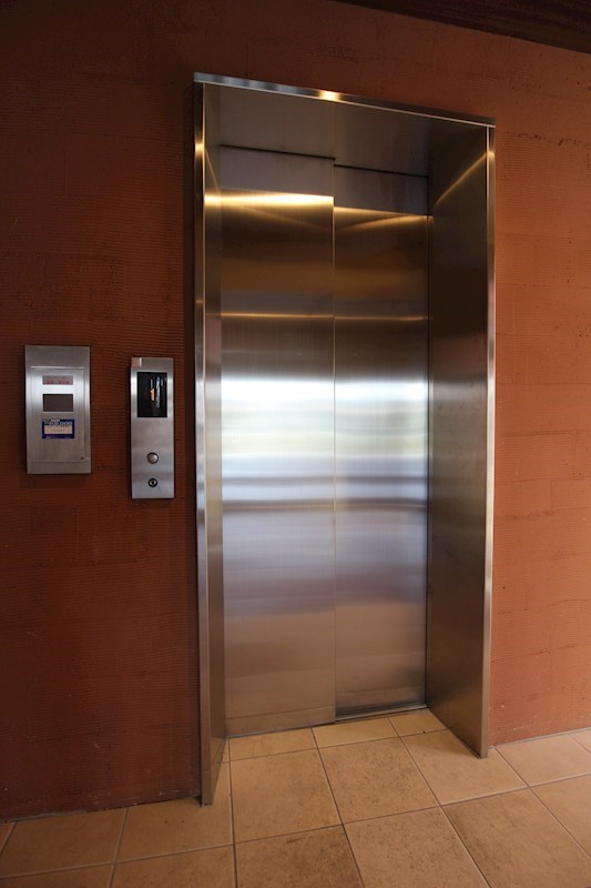 エントランス　セキュリティもしっかりのマンションです