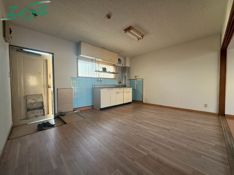 居室・リビング　同物件別室画像