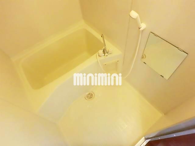 バス・シャワールーム　鏡のあるバスルームです。