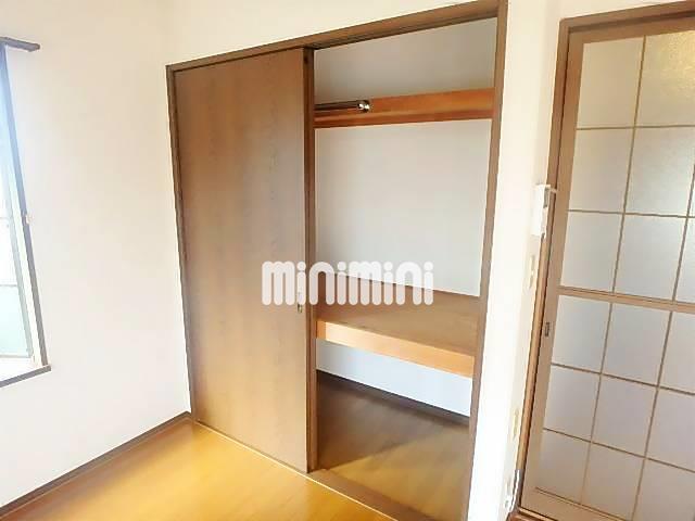 収納　上下で使い分けのできるクローゼットです。