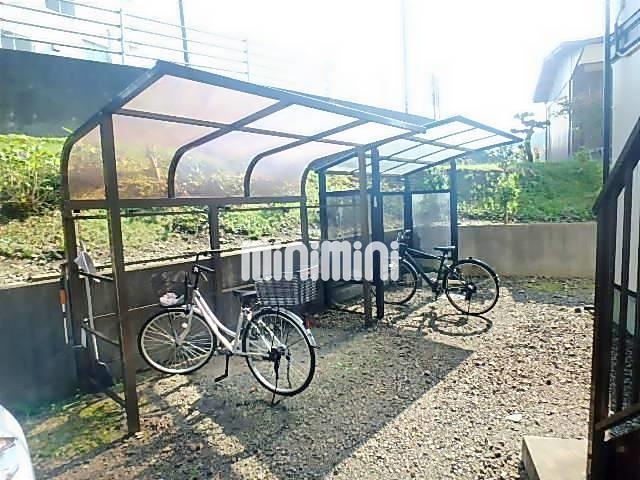 その他共有部分　屋根付きの駐輪場があります。