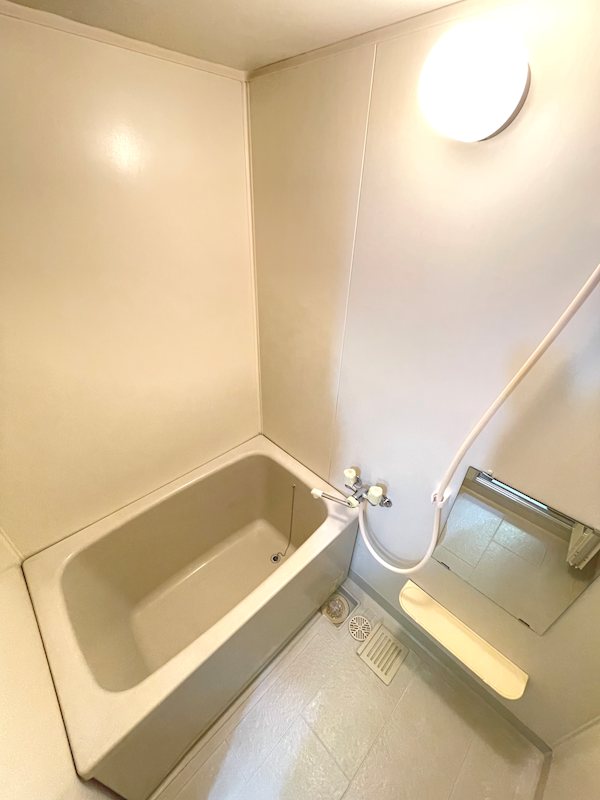 バス・シャワールーム　独立タイプの浴室