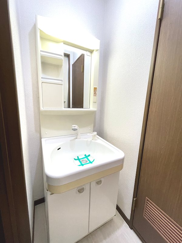 洗面設備　シャンプードレッサータイプの独立洗面台