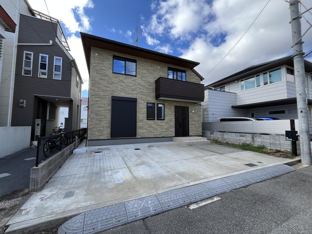 建物外観　駐車場2台分あり！