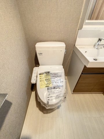 トイレ　温水洗浄便座付きトイレ