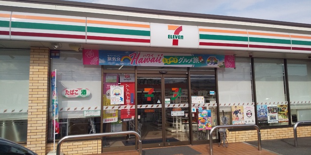 コンビニ　セブンイレブン春日惣利店（コンビニ）まで550m