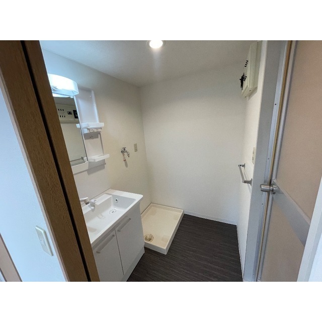 洗面設備　スペースが確保できる洗面所です