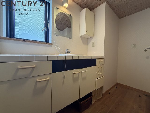 洗面設備　スペースが確保できる洗面所です