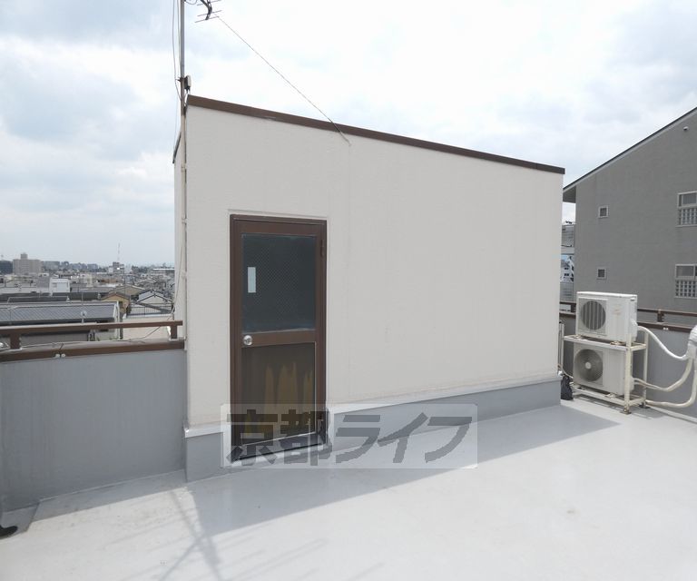 その他共有部分　入口の横に設置してあります。