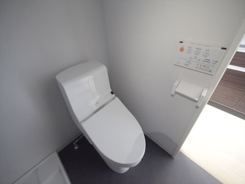 トイレ　温水洗浄暖房便座付トイレ