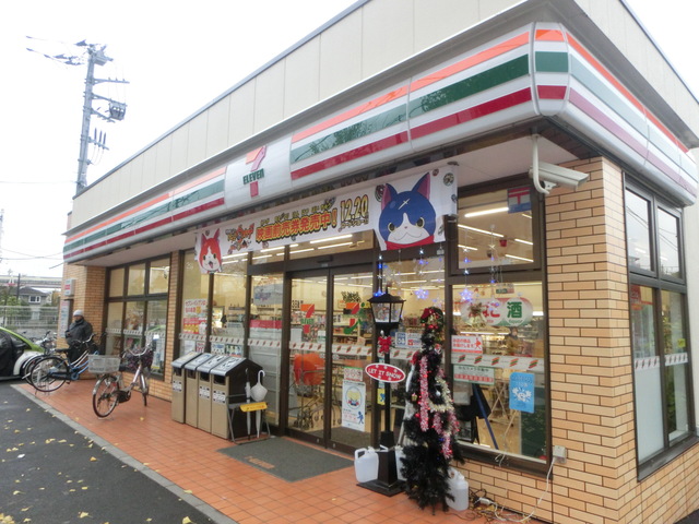 コンビニ　セブンイレブン足立西綾瀬3丁目店（コンビニ）まで366m