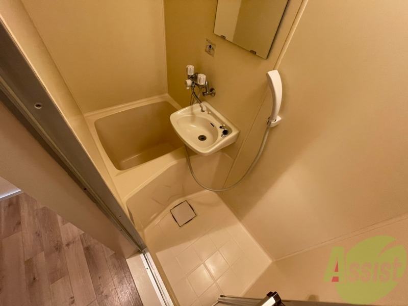 バス・シャワールーム　ユニットバスです。疲れを癒すのに欠かせませんね！