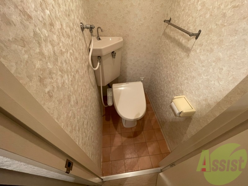 トイレ　こちらはトイレです。清潔感があり、安心して使用できます。