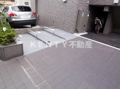 駐車場　車をお持ちの方に嬉しい駐車場付きの物件です