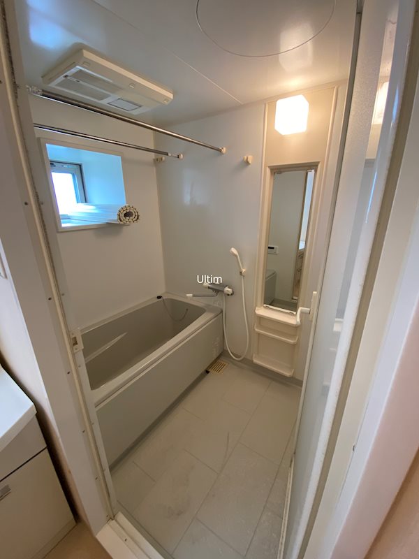 バス・シャワールーム　※別のお部屋の写真です