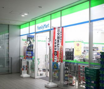コンビニ　ファミリーマート豊洲スカイズ店（コンビニ）まで988m