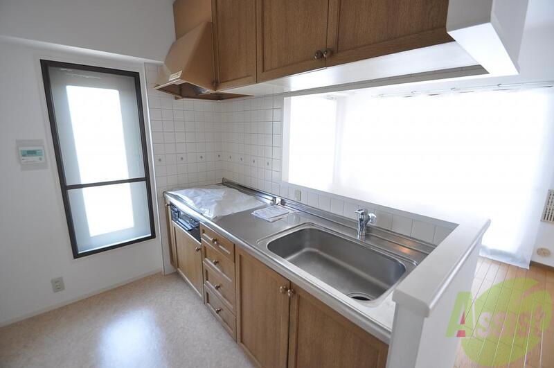 キッチン　嬉しい３口ガスコンロですこれで手際よくお料理できちゃいますね