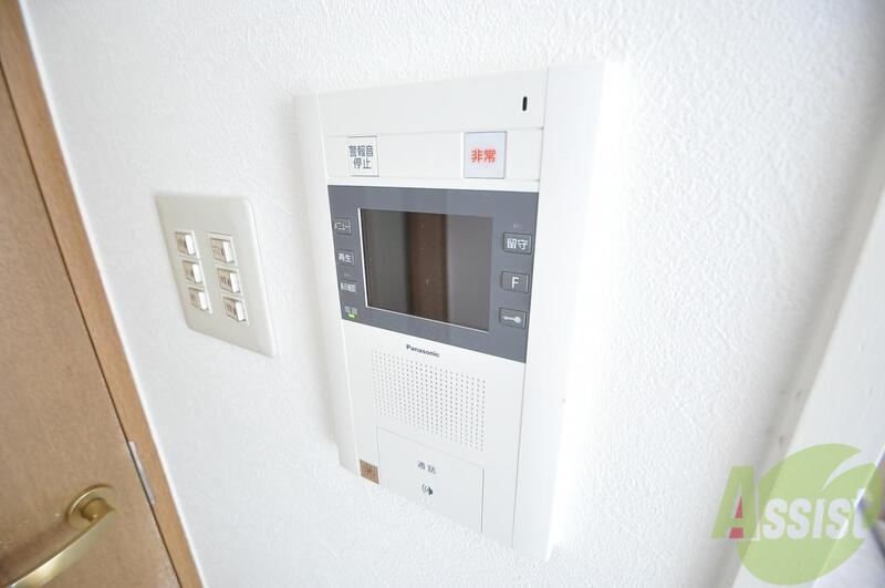 セキュリティ　来客はインターフォンで確認してからドアを開けてくださいね