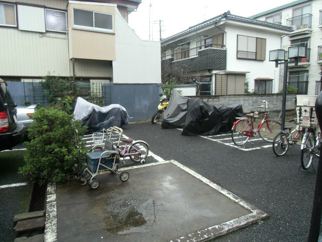 駐車場　敷地内駐車場月額1.65万円