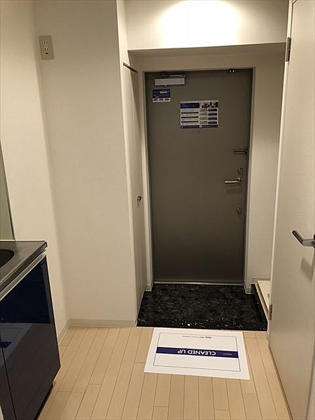 玄関　※別部屋の参考写真です。