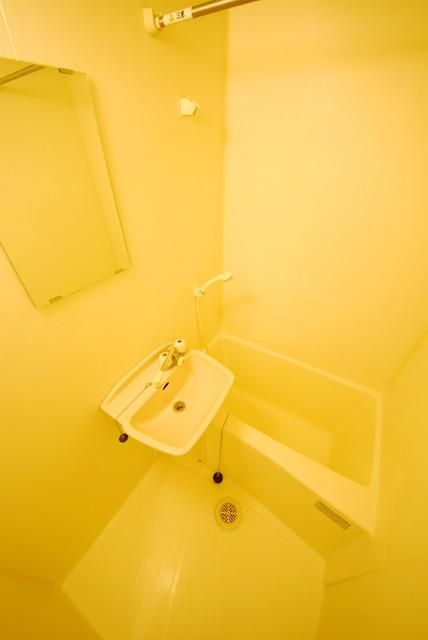 バス・シャワールーム　浴室乾燥機付き♪