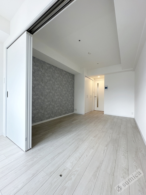 居室・リビング　アクセントクロスがオシャレを演出♪♪