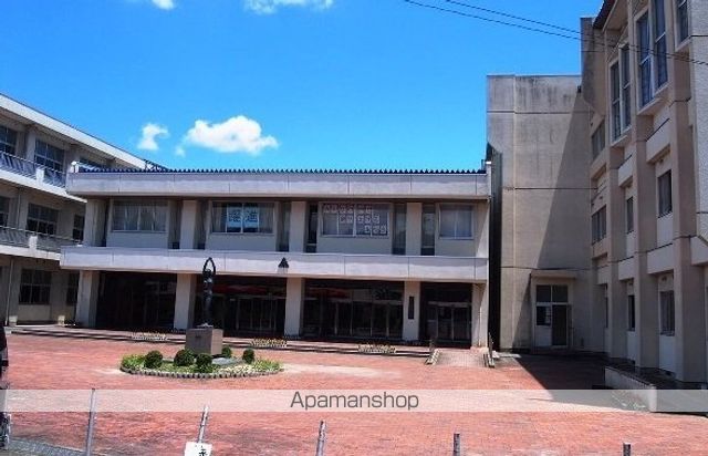 中学校　高陵中学校（中学校）まで1746m