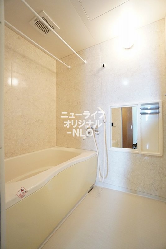 バス・シャワールーム　いつでも温かいバスタイムを楽しめる追い焚き風呂☆