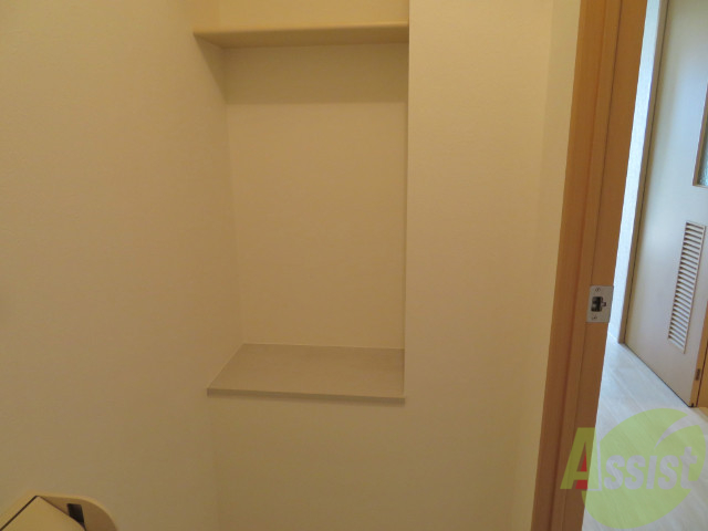 その他設備　トイレに収納が付いており安心でいいですね。