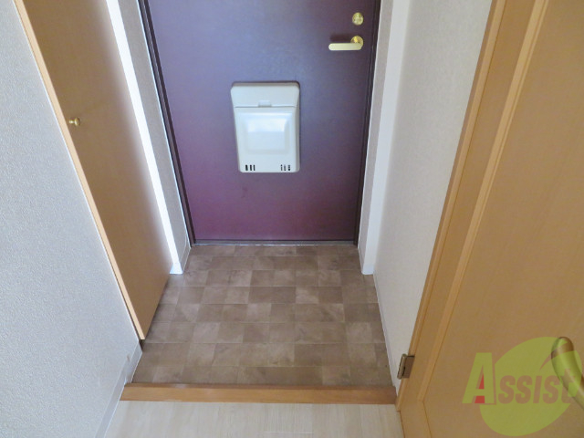 玄関　玄関の様子です。明るい印象ですね。気分もあがりそう。