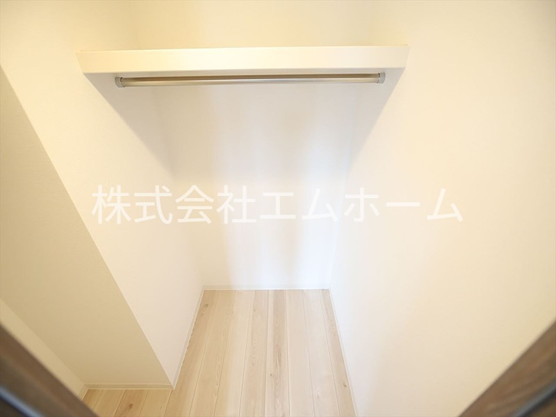 収納　ウォークインクローゼット（収納充実してます）