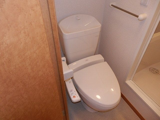 トイレ　温水洗浄便座