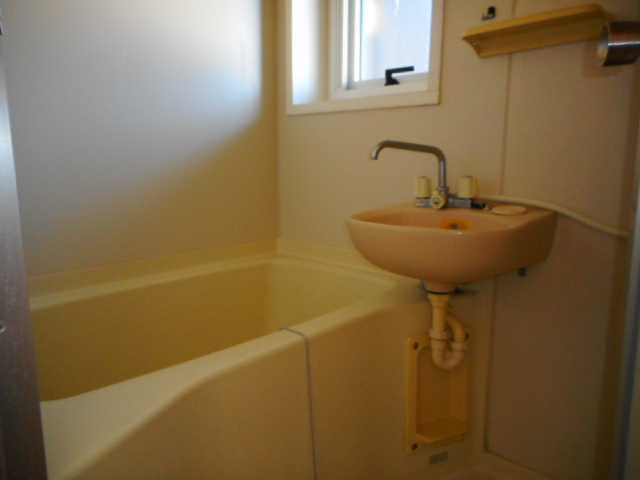 バス・シャワールーム　洗面ボウル付きバスルーム