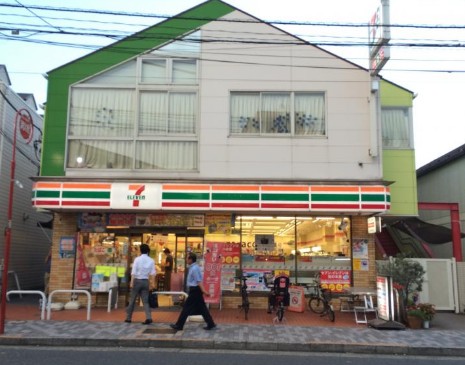 コンビニ　セブンイレブン目黒柿の木坂１丁目店（コンビニ）まで676m
