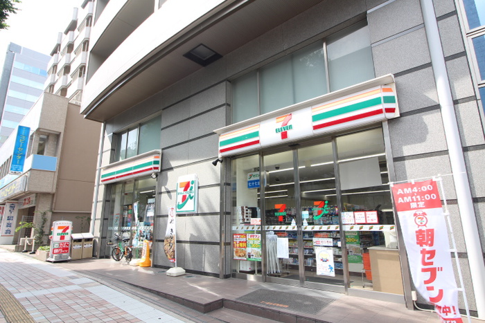 コンビニ　セブンイレブン（コンビニ）まで790m