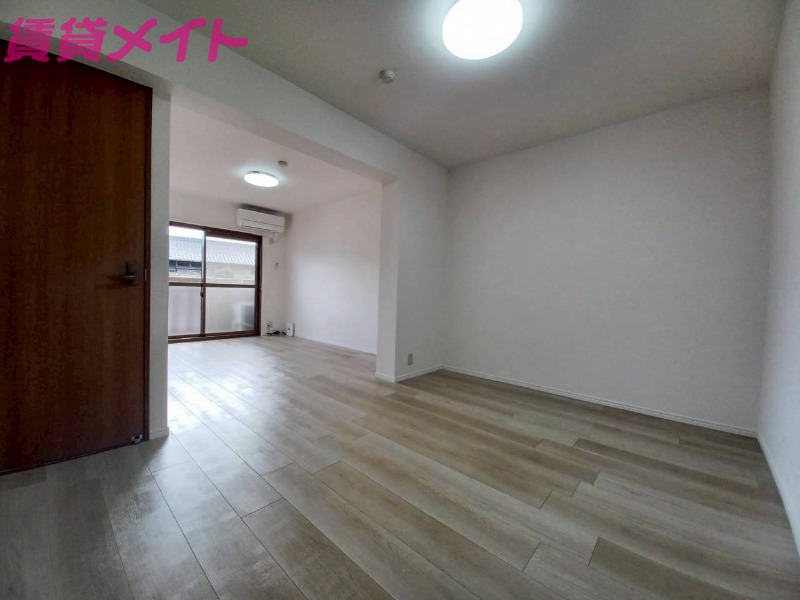 居室・リビング　同物件別室画像