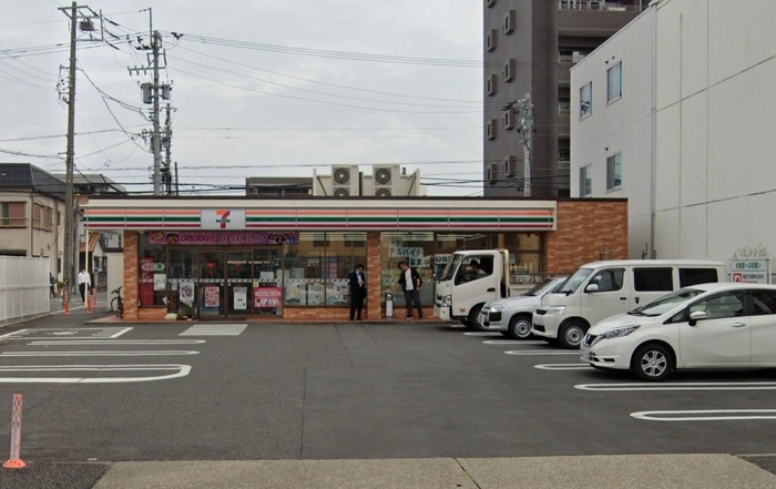 コンビニ　セブンイレブン（コンビニ）まで474m