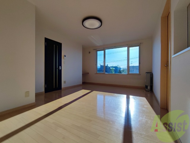 居室・リビング　広くてキレイなお部屋が広がっていて、充実した生活が送れそう。