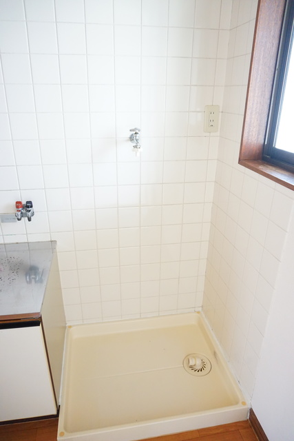 その他　水漏れの心配がない防水パン付きの洗濯機置き場です