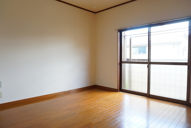 居室・リビング　人気の南向きなので暖かな日差しが入りますね♪